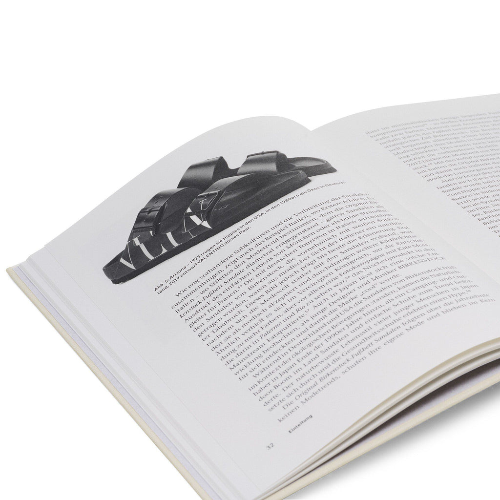 Book BS Corporate History DE Paper Linen White